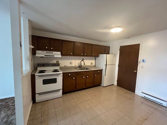 61 Storey Ave 19, Newburyport, MA 01950