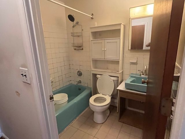 61 Storey Ave 19, Newburyport, MA 01950