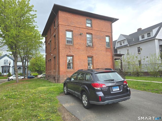 31 Alden Street B, Hartford, CT 06114
