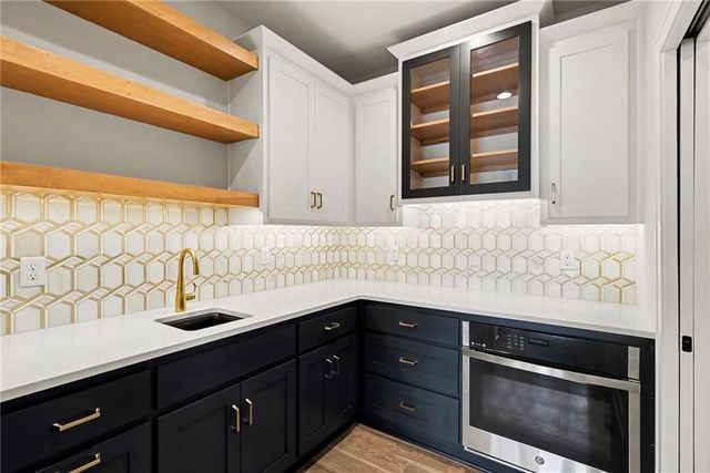 11275 S Gleason Road, Olathe, KS 66061