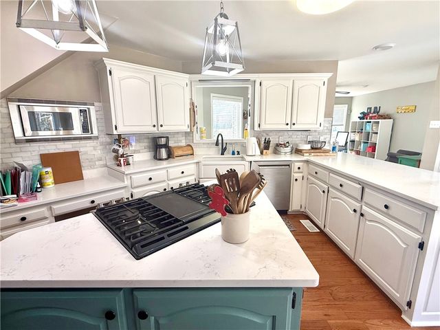 1506 Lands End Point South, Russellville, AR 72802