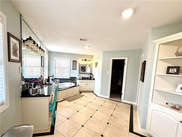 1506 Lands End Point South, Russellville, AR 72802