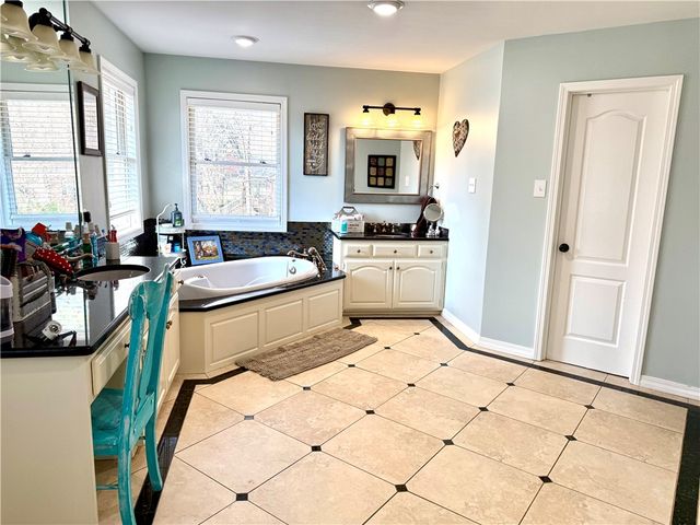 1506 Lands End Point South, Russellville, AR 72802