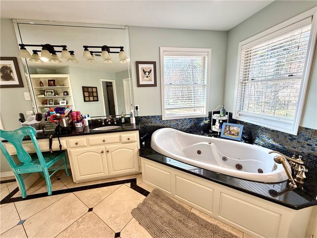 1506 Lands End Point South, Russellville, AR 72802