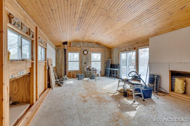 1591 W Fruitvale Road, Montague, MI 49437