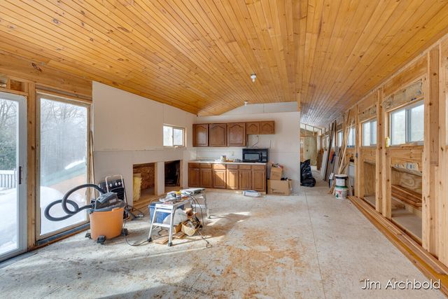 1591 W Fruitvale Road, Montague, MI 49437