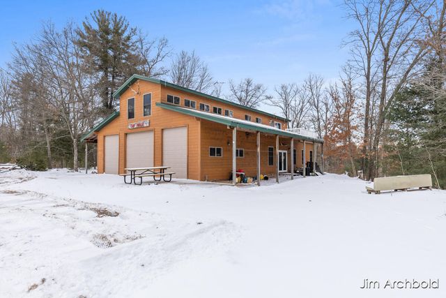 1591 W Fruitvale Road, Montague, MI 49437