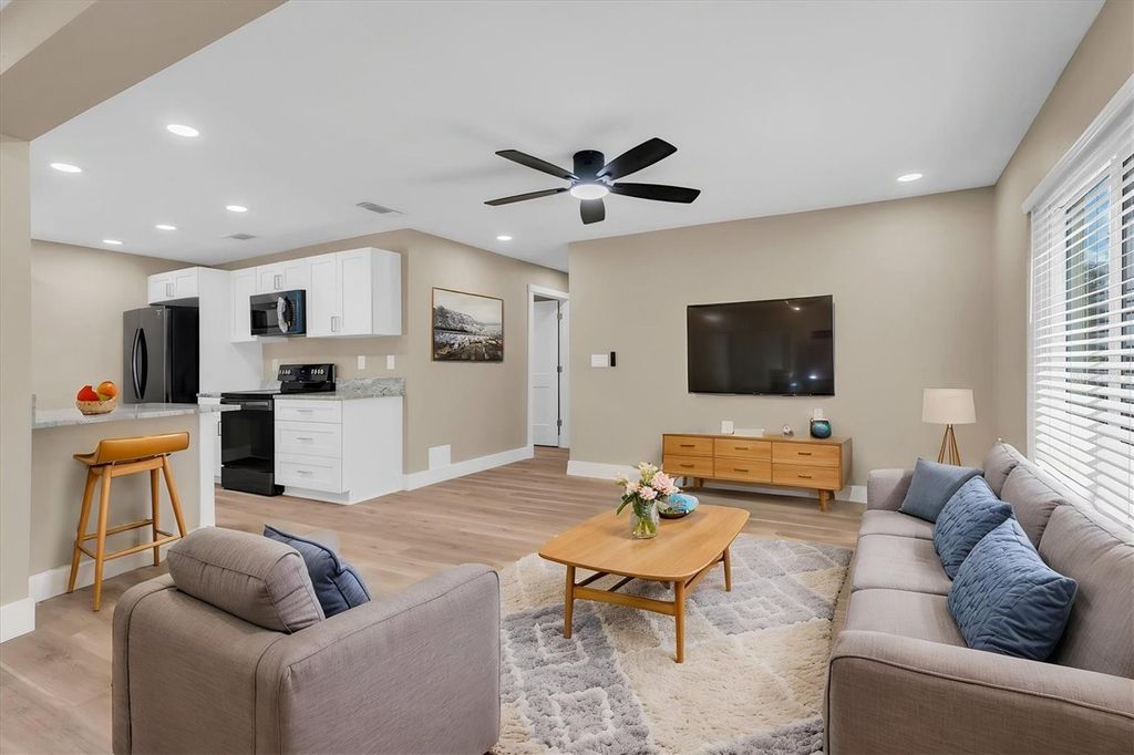 Image 4 of property listing at 10531 MEADOW HILL DRIVE, Port Richey, FL 34668