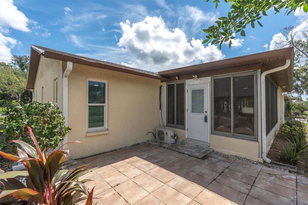 Image 34 of property listing at 10531 MEADOW HILL DRIVE, Port Richey, FL 34668