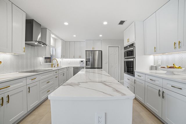 2281 SE 11th Street, Pompano Beach, FL 33062