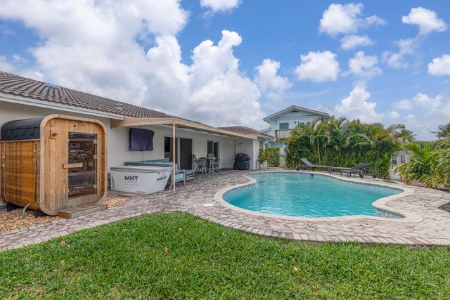 2281 SE 11th Street, Pompano Beach, FL 33062