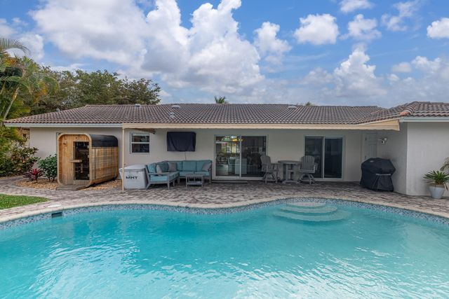 2281 SE 11th Street, Pompano Beach, FL 33062