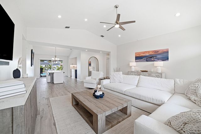 2281 SE 11th Street, Pompano Beach, FL 33062