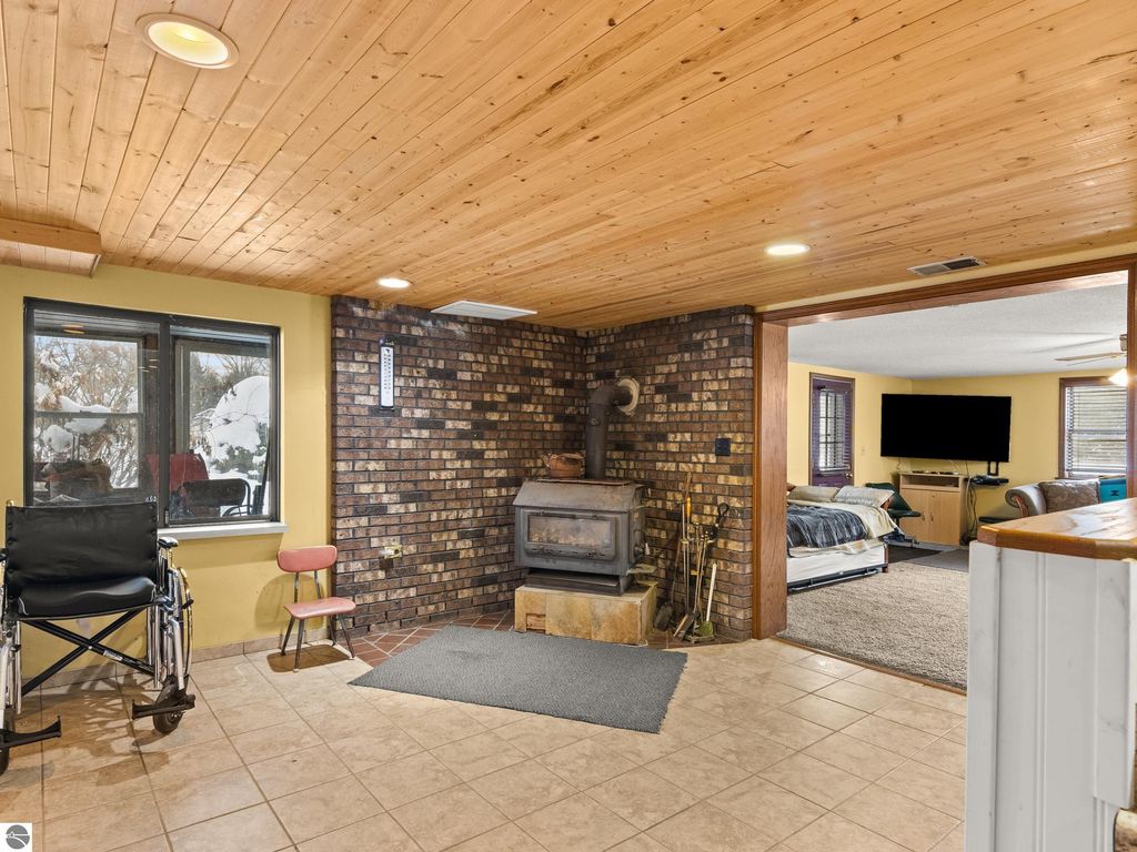 Image 13 of property listing at 3175 Strand Road, Muskegon, MI 49445