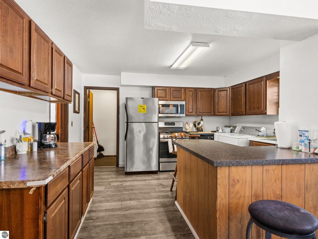 Image 2 of property listing at 3175 Strand Road, Muskegon, MI 49445