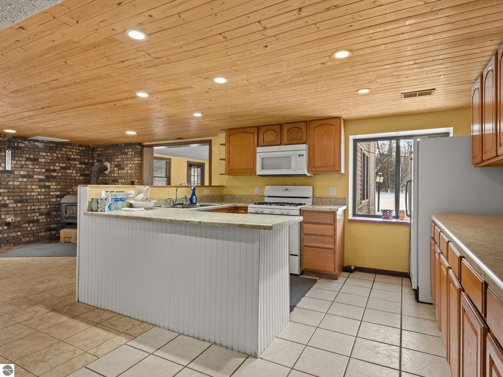 Image 3 of property listing at 3175 Strand Road, Muskegon, MI 49445