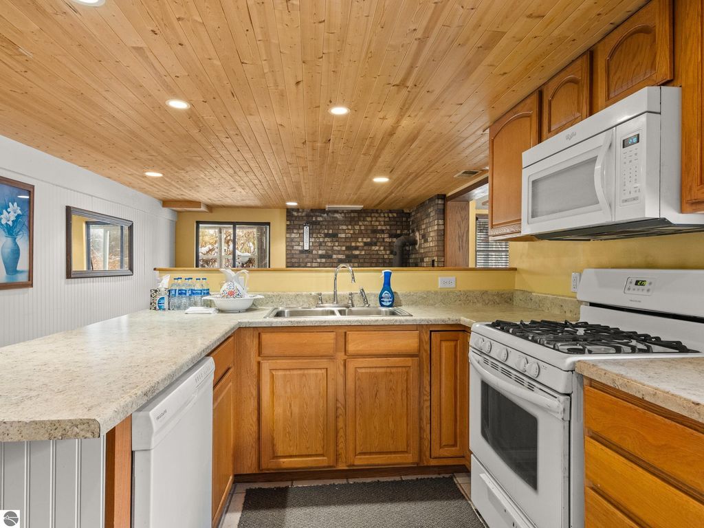 Image 36 of property listing at 3175 Strand Road, Muskegon, MI 49445