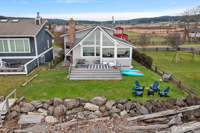 2508 Sunlight Beach Road, Clinton, WA 98236