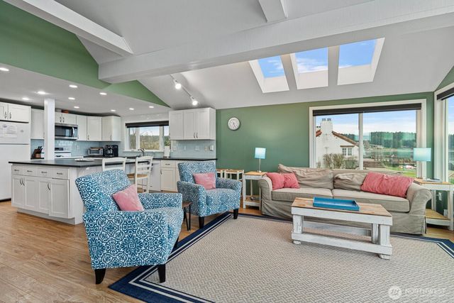 2508 Sunlight Beach Road, Clinton, WA 98236