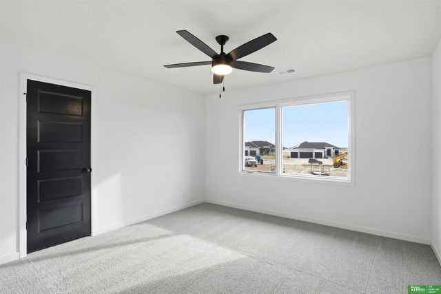 5717 N 197th Avenue, Elkhorn, NE 68022