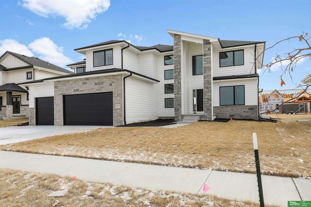 5717 N 197th Avenue, Elkhorn, NE 68022