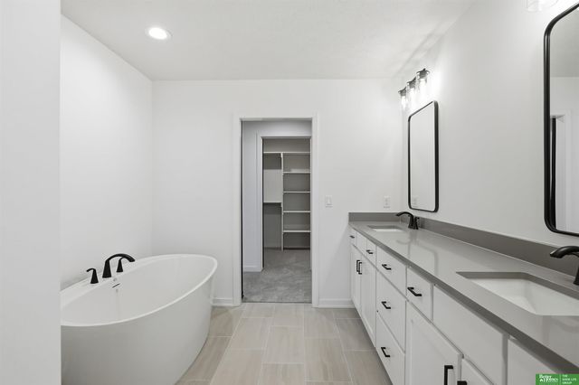 5717 N 197th Avenue, Elkhorn, NE 68022