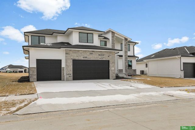 5717 N 197th Avenue, Elkhorn, NE 68022