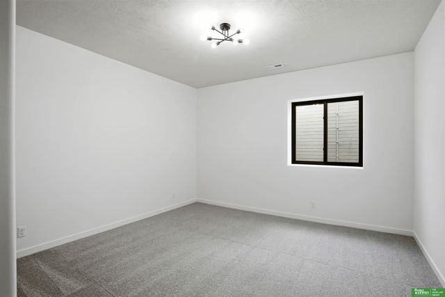 5717 N 197th Avenue, Elkhorn, NE 68022