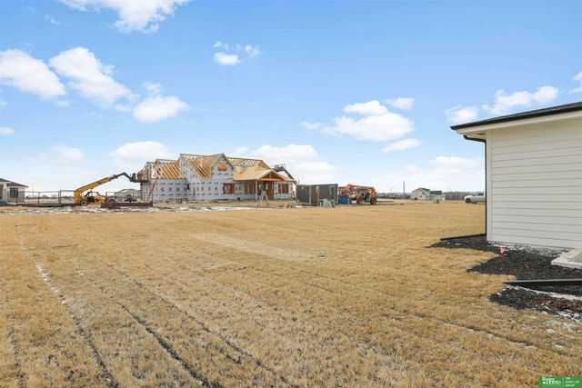 5717 N 197th Avenue, Elkhorn, NE 68022