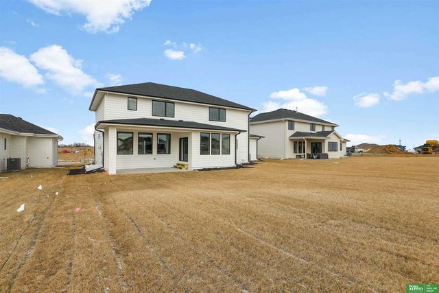 5717 N 197th Avenue, Elkhorn, NE 68022