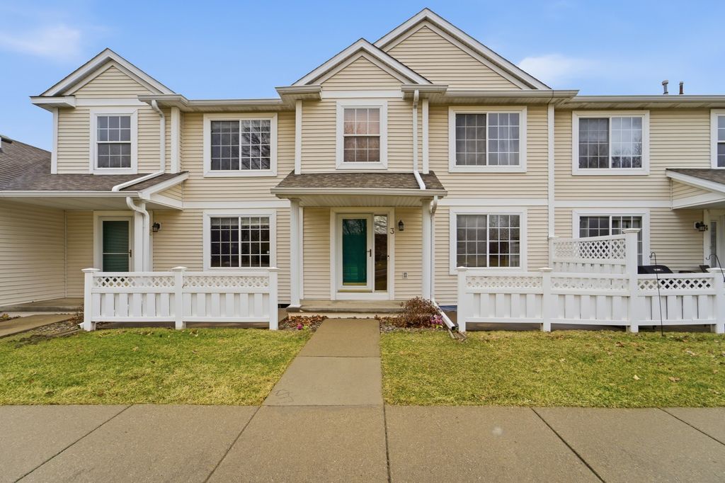 9205 Greenspire Drive 3, West Des Moines, IA 50266