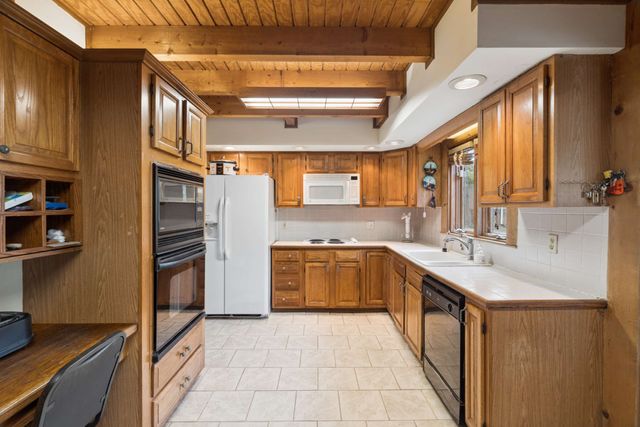 1201 Dickerson Bay Dr, Gallatin, TN 37066