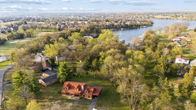 1201 Dickerson Bay Dr, Gallatin, TN 37066