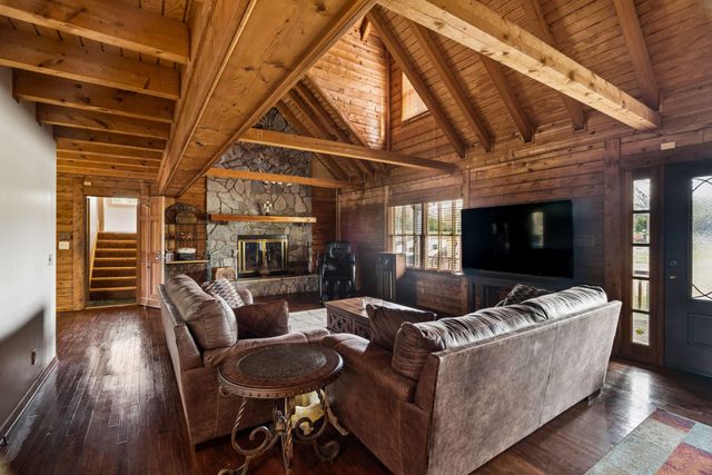 1201 Dickerson Bay Dr, Gallatin, TN 37066
