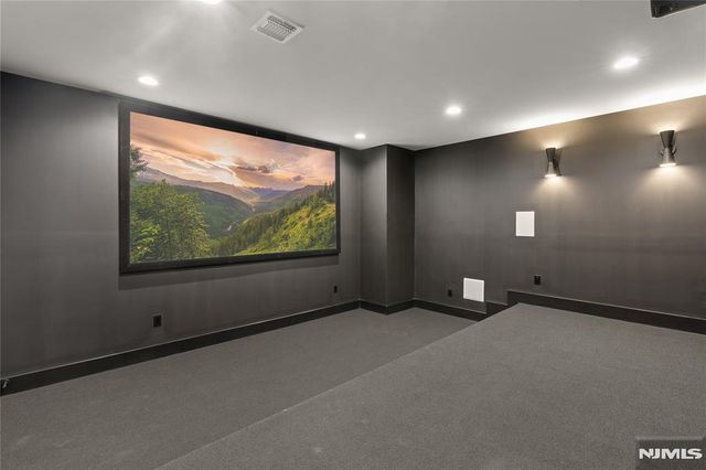 21 Manor Court, Glen Rock, NJ 07452