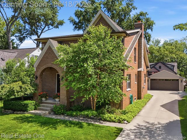 10125 Borgman Avenue, Huntington Woods, MI 48070