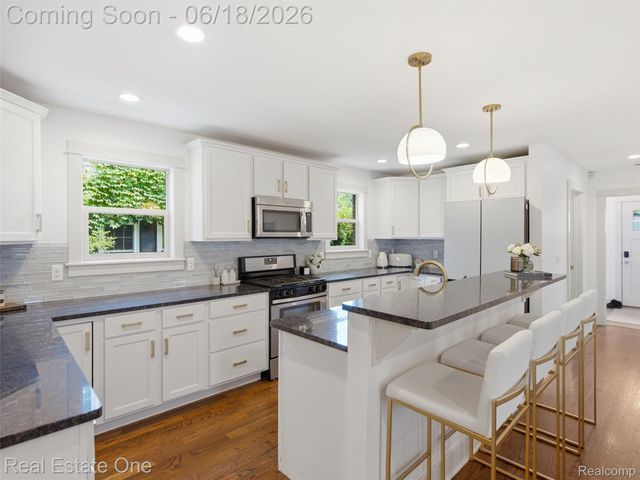 10125 Borgman Avenue, Huntington Woods, MI 48070