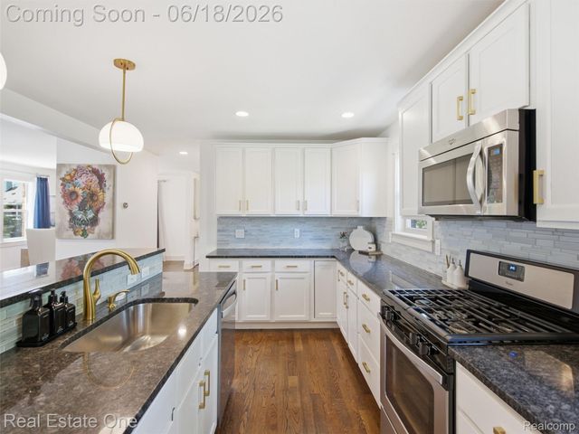10125 Borgman Avenue, Huntington Woods, MI 48070