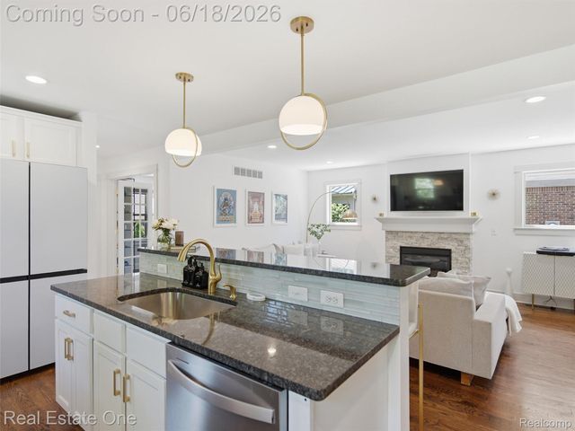 10125 Borgman Avenue, Huntington Woods, MI 48070