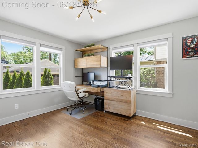 10125 Borgman Avenue, Huntington Woods, MI 48070