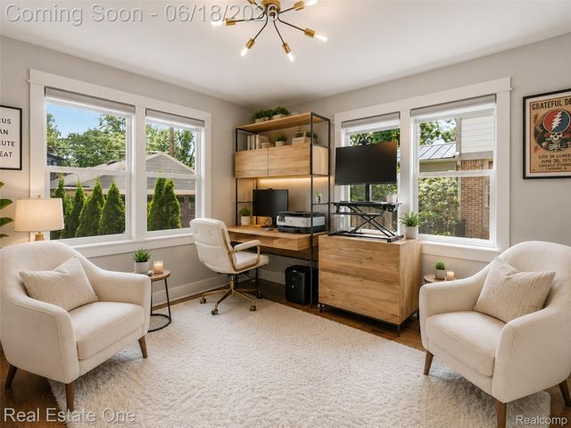 10125 Borgman Avenue, Huntington Woods, MI 48070