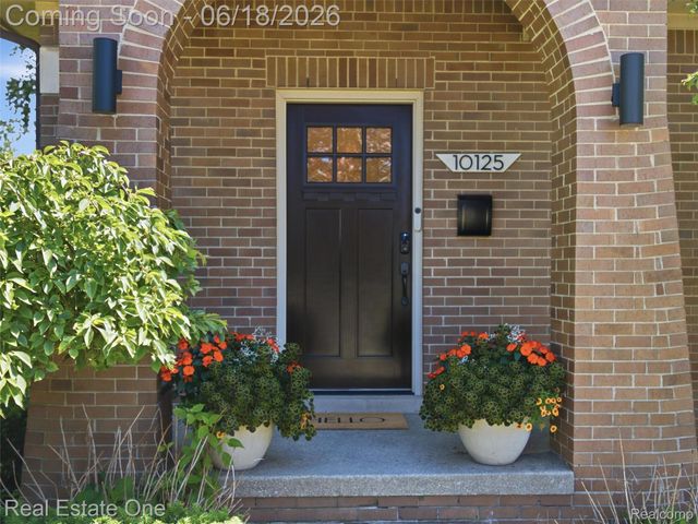 10125 Borgman Avenue, Huntington Woods, MI 48070