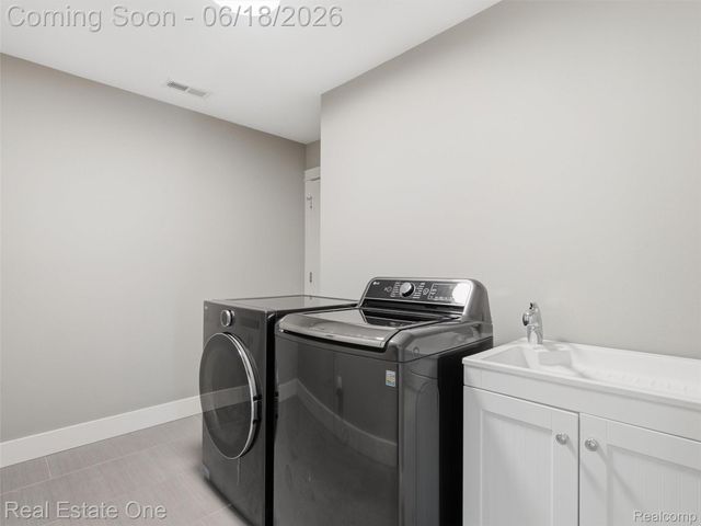 10125 Borgman Avenue, Huntington Woods, MI 48070