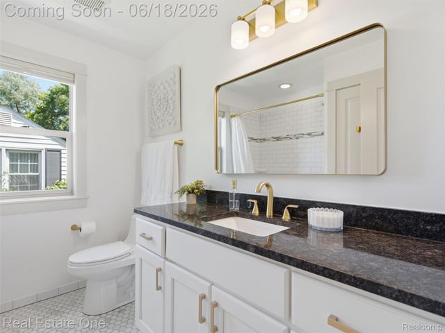 10125 Borgman Avenue, Huntington Woods, MI 48070
