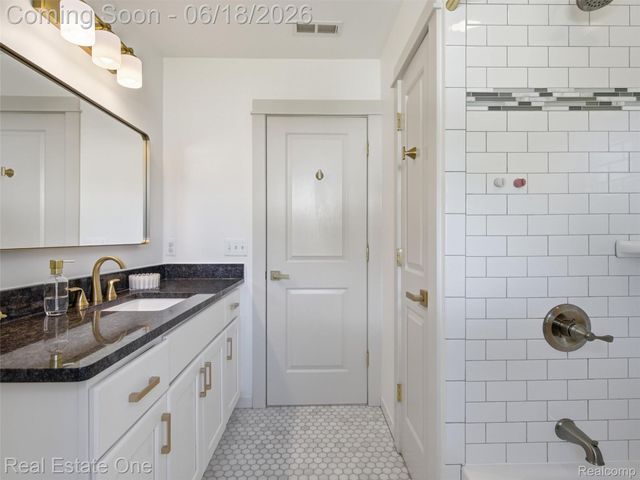 10125 Borgman Avenue, Huntington Woods, MI 48070