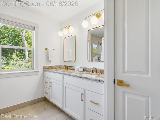 10125 Borgman Avenue, Huntington Woods, MI 48070