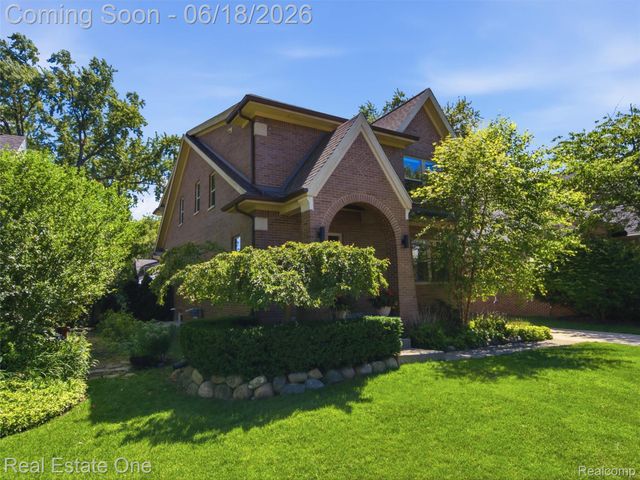 10125 Borgman Avenue, Huntington Woods, MI 48070