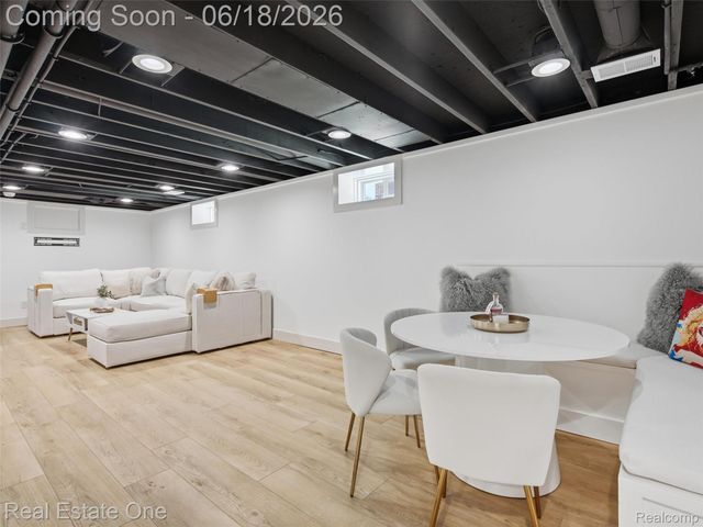 10125 Borgman Avenue, Huntington Woods, MI 48070
