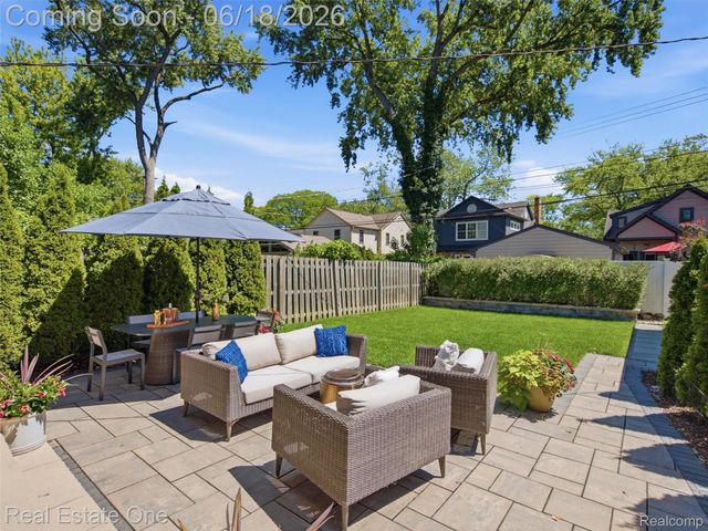 10125 Borgman Avenue, Huntington Woods, MI 48070
