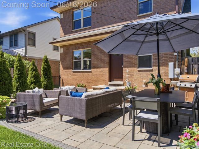 10125 Borgman Avenue, Huntington Woods, MI 48070